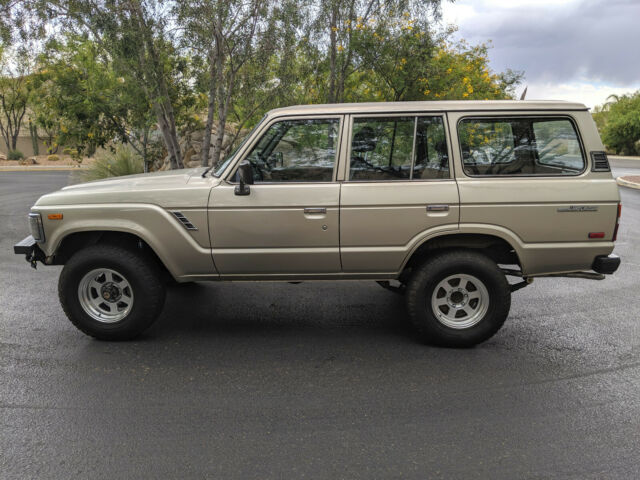 1990 Gold Toyota Land Cruiser