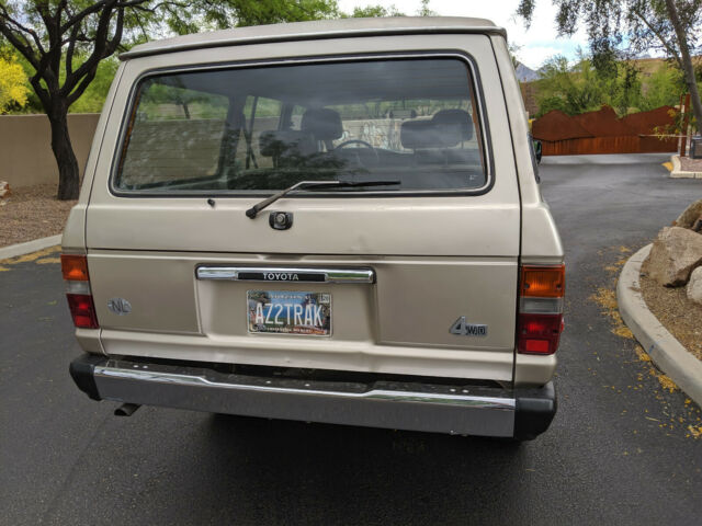 1990 Gold Toyota Land Cruiser