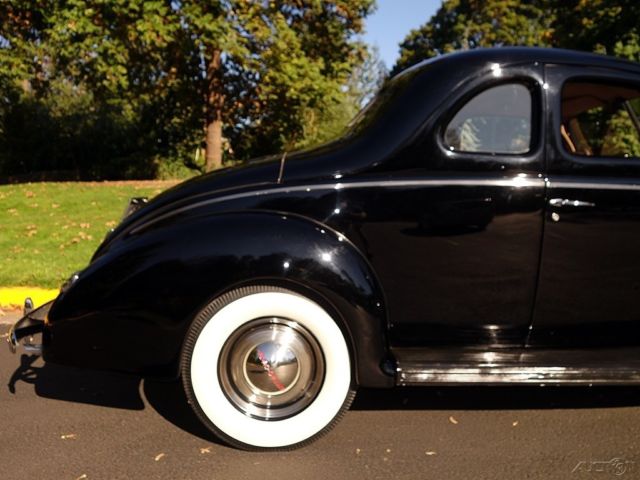 1940 Ford 2 Door Deluxe Business Coupe Coupe