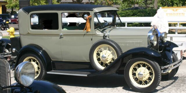 1931 Chicle Drab & Copra Drab & Tacoma Cream Wheels & Pin Stripping Ford Model A Tudor Sedan De Luxe