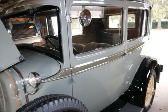 1931 Chicle Drab & Copra Drab & Tacoma Cream Wheels & Pin Stripping Ford Model A Tudor Sedan De Luxe