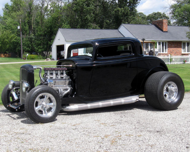1932 Black Ford COUPE