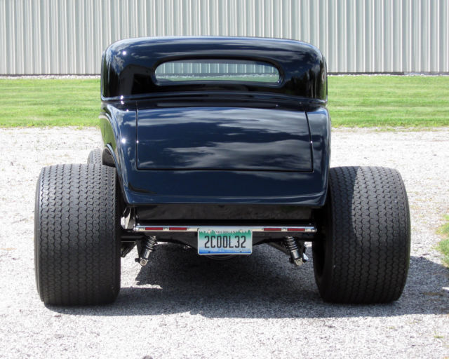 1932 Black Ford COUPE