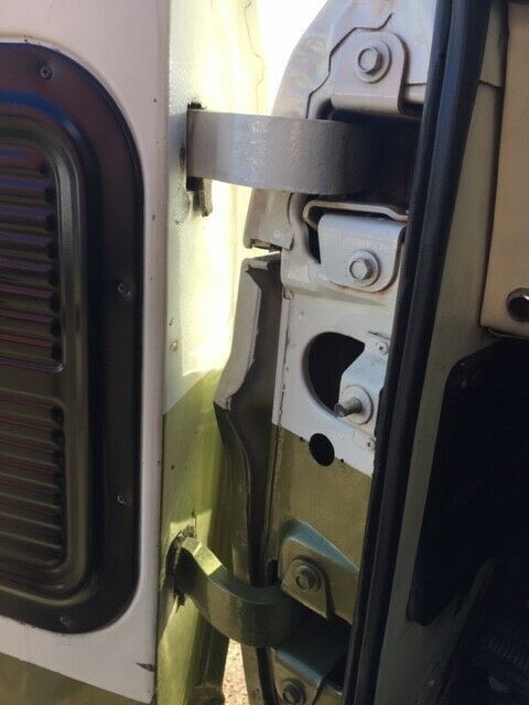 1971 WHITE AND GREEN Ford F-250 Standard Cab Pickup