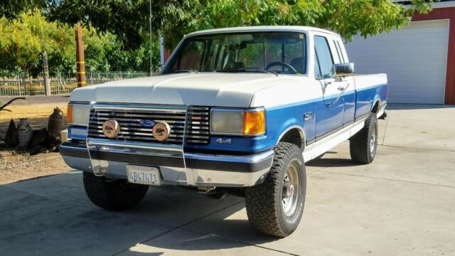 1990 White with Blue stripe - two tone Ford F-250 Extended Cab Pickup
