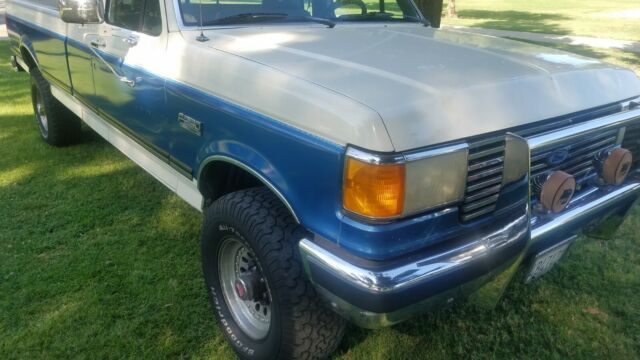 1990 White with Blue stripe - two tone Ford F-250 Extended Cab Pickup