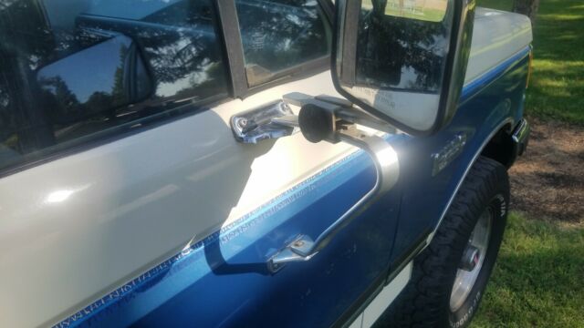 1990 White with Blue stripe - two tone Ford F-250 Extended Cab Pickup