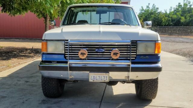 1990 White with Blue stripe - two tone Ford F-250 Extended Cab Pickup