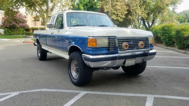1990 White with Blue stripe - two tone Ford F-250 Extended Cab Pickup