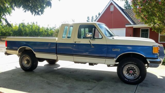 1990 White with Blue stripe - two tone Ford F-250 Extended Cab Pickup