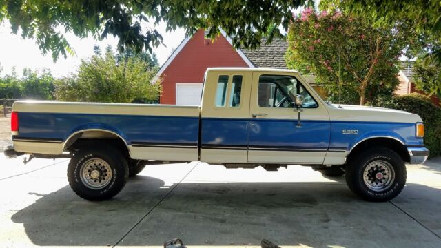 1990 White with Blue stripe - two tone Ford F-250 Extended Cab Pickup