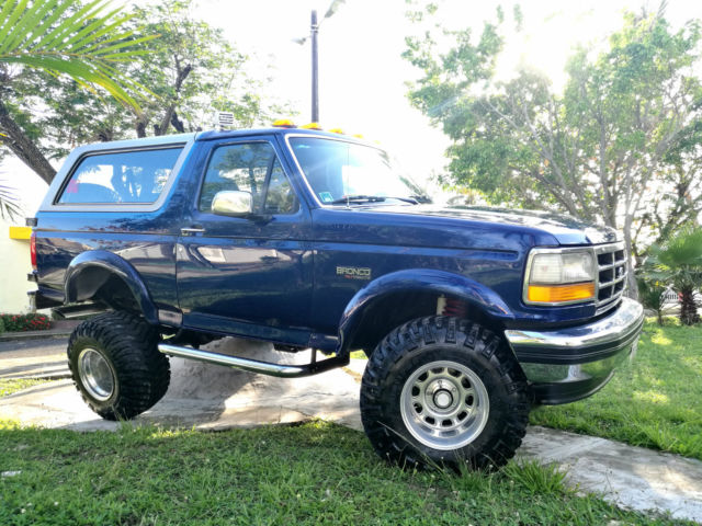 1992 BLUE Ford Bronco TRUK
