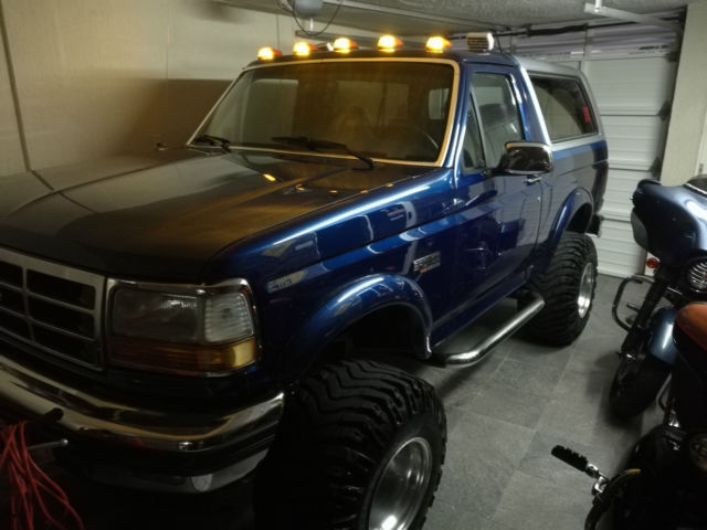 1992 BLUE Ford Bronco TRUK