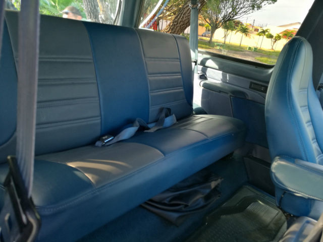 1992 BLUE Ford Bronco TRUK