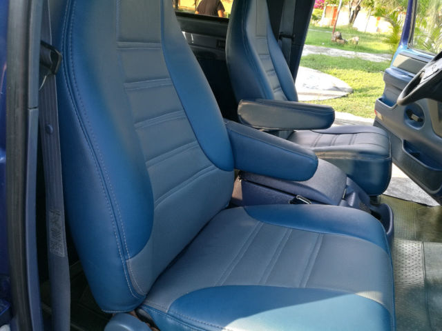 1992 BLUE Ford Bronco TRUK