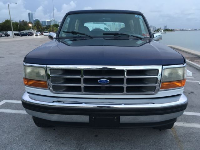 1994 TWO TONE. BLUE-WHITE TRIM Ford Bronco