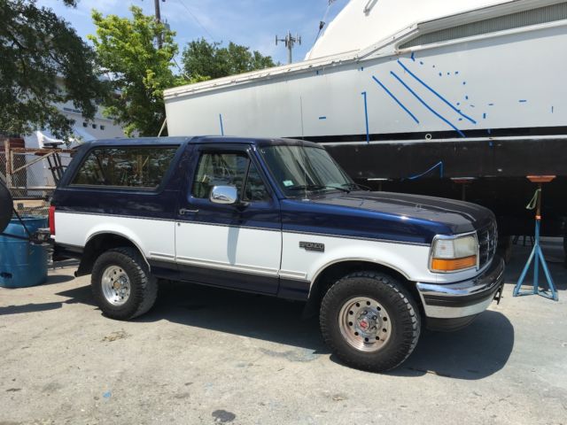 1994 TWO TONE. BLUE-WHITE TRIM Ford Bronco