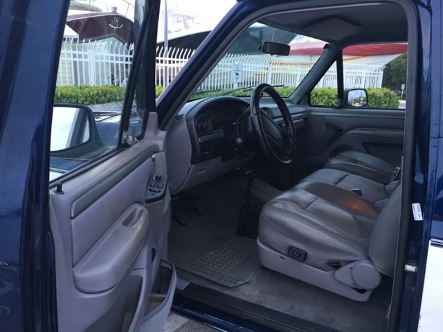 1994 TWO TONE. BLUE-WHITE TRIM Ford Bronco