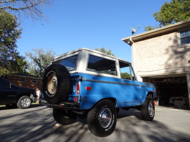 1972 Blue Ford Bronco SUV