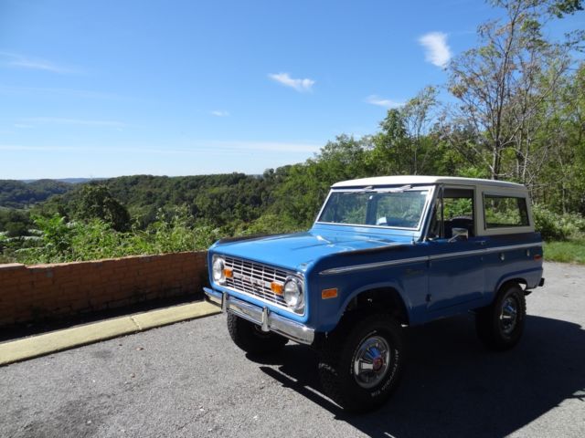 1972 Blue Ford Bronco SUV
