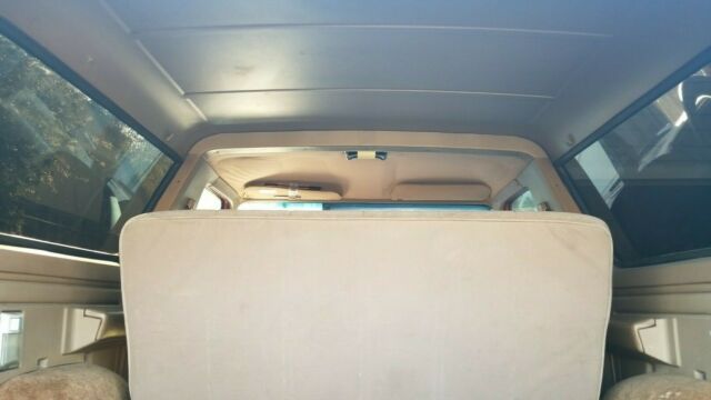 1989 Beige Ford Bronco SUV