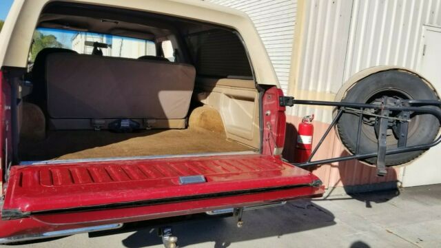 1989 Beige Ford Bronco SUV