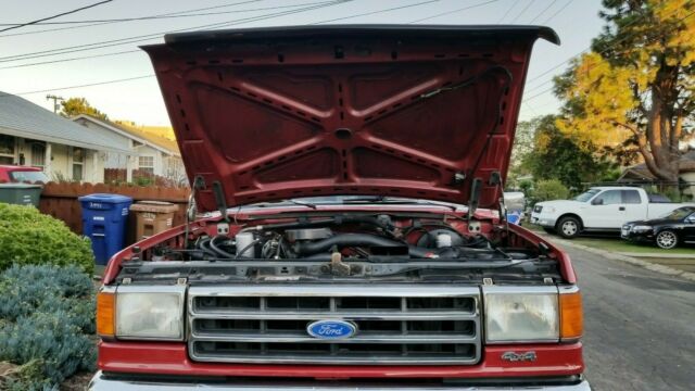 1989 Beige Ford Bronco SUV