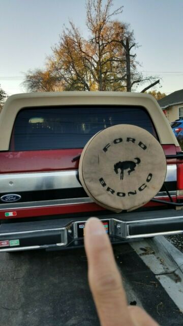 1989 Beige Ford Bronco SUV