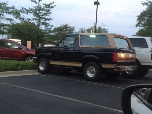 1994 (RARE) Desert Copper Metallic Ford Bronco SUV