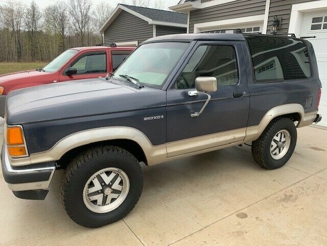1990 Blue Ford Bronco II 2DR