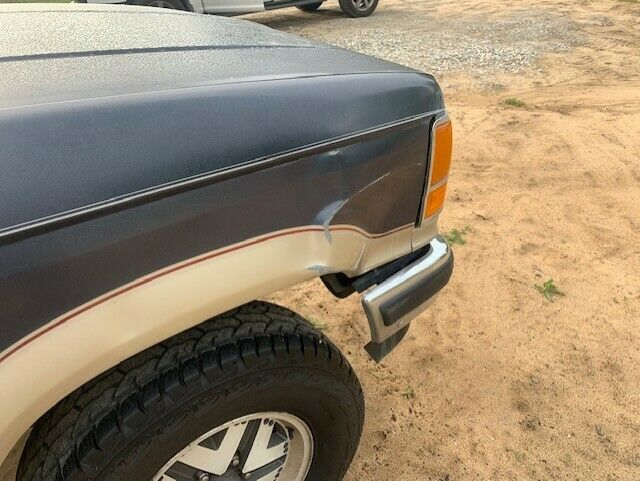 1990 Blue Ford Bronco II 2DR