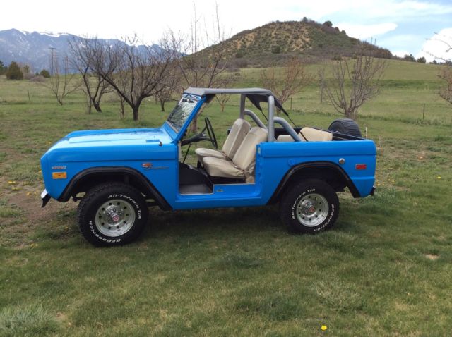 1971 Blue Ford Bronco SUV