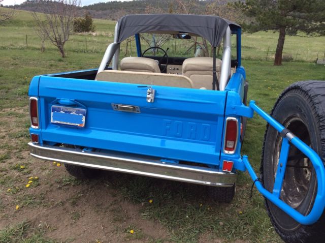 1971 Blue Ford Bronco SUV