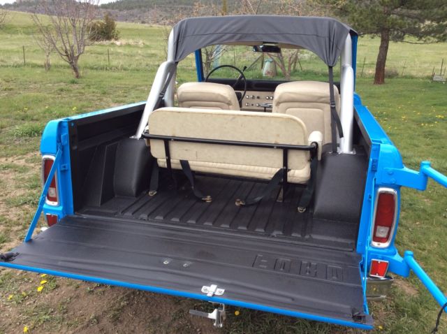 1971 Blue Ford Bronco SUV