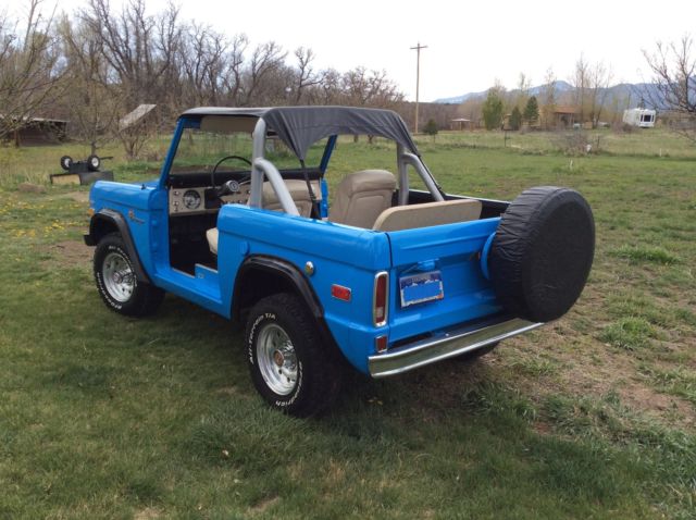 1971 Blue Ford Bronco SUV