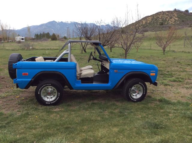 1971 Blue Ford Bronco SUV