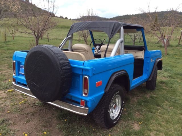 1971 Blue Ford Bronco SUV