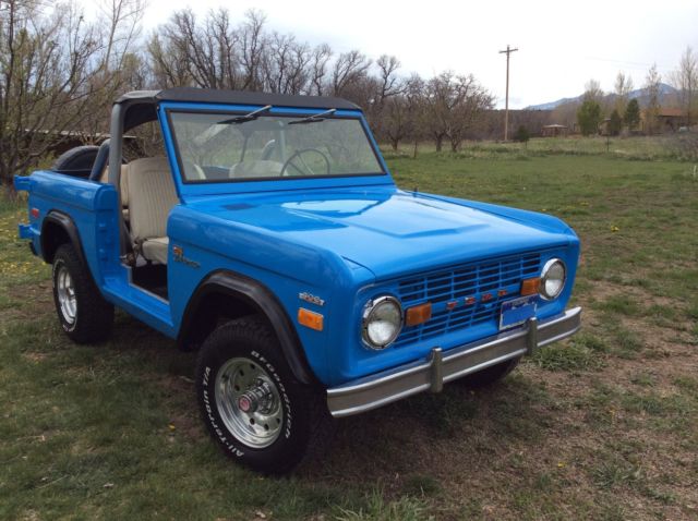 1971 Blue Ford Bronco SUV