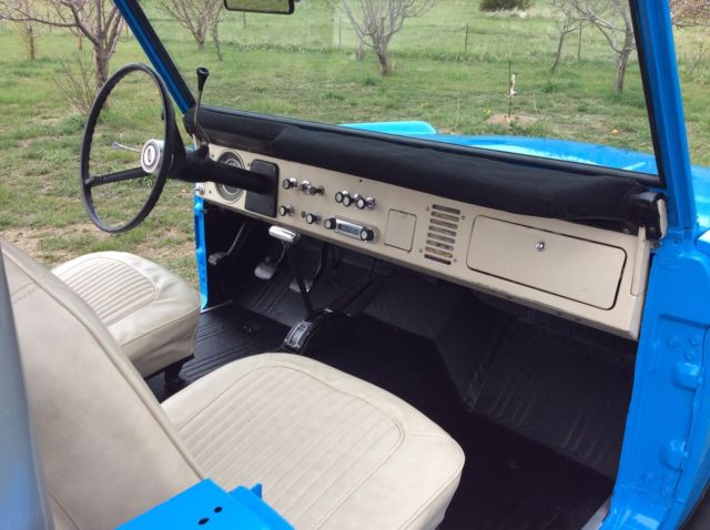 1971 Blue Ford Bronco SUV
