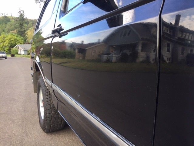 1993 RAVEN BLACK Ford Bronco Coupe