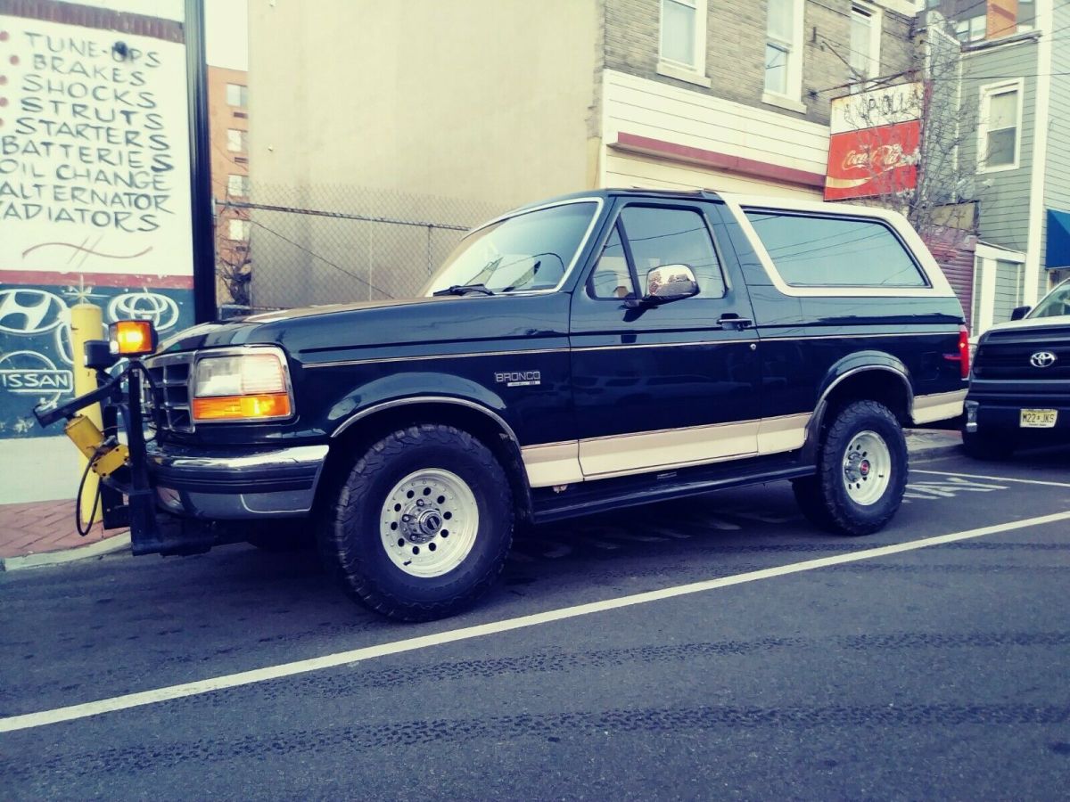 1993 Green Ford Bronco SUV