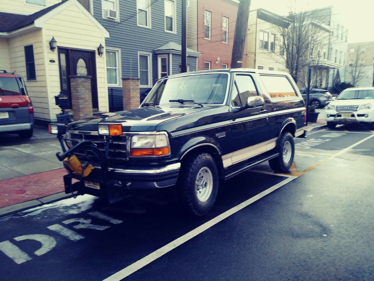 1993 Green Ford Bronco SUV