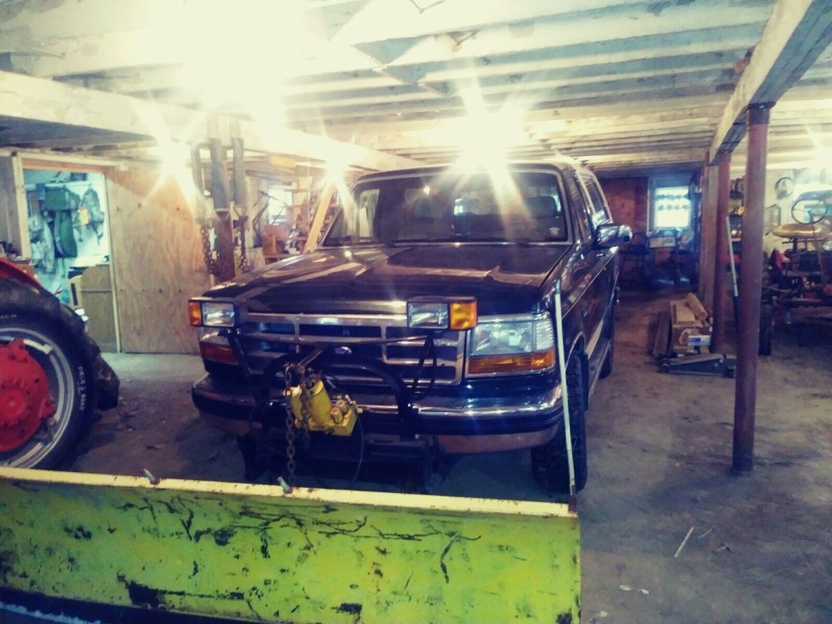 1993 Green Ford Bronco SUV