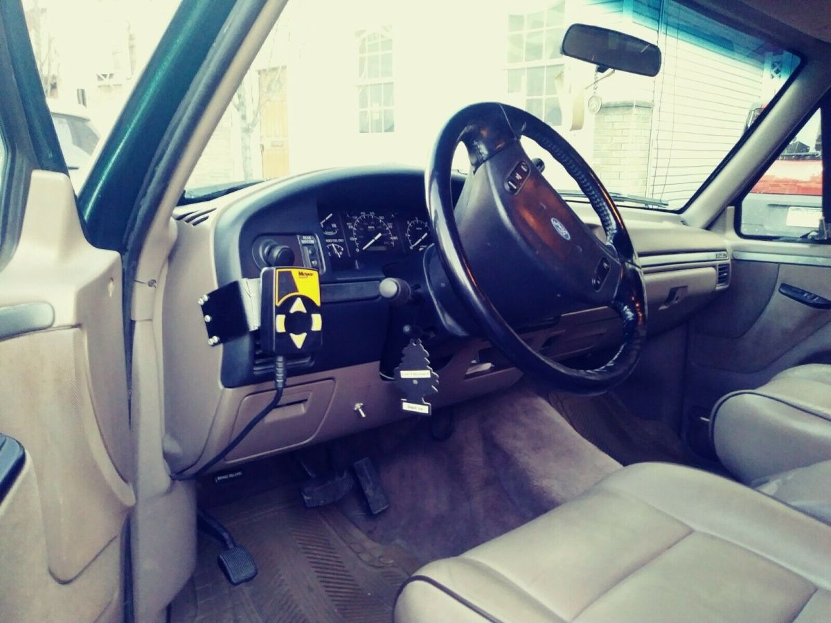 1993 Green Ford Bronco SUV