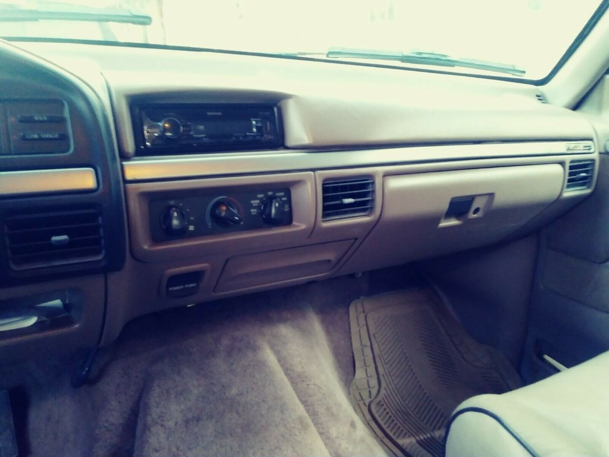 1993 Green Ford Bronco SUV