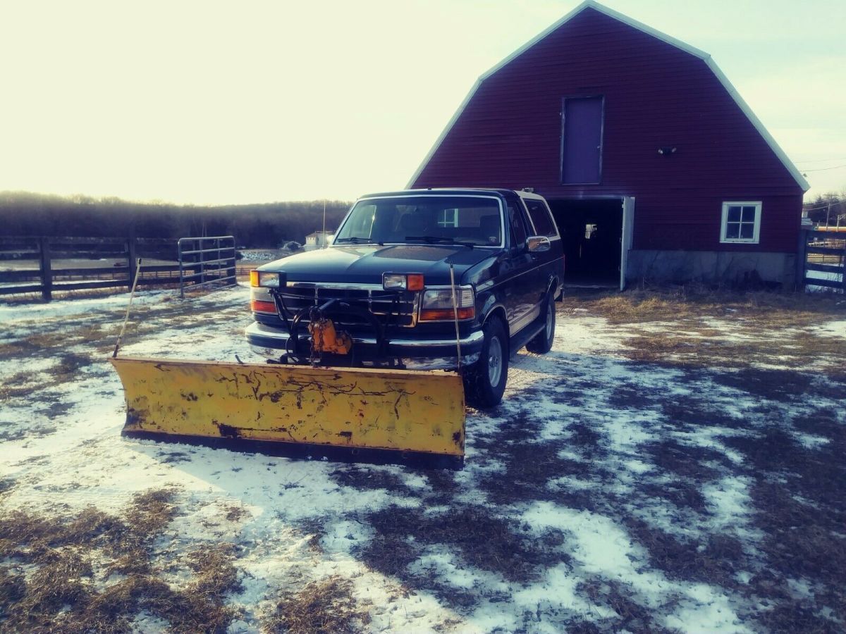 1993 Green Ford Bronco SUV