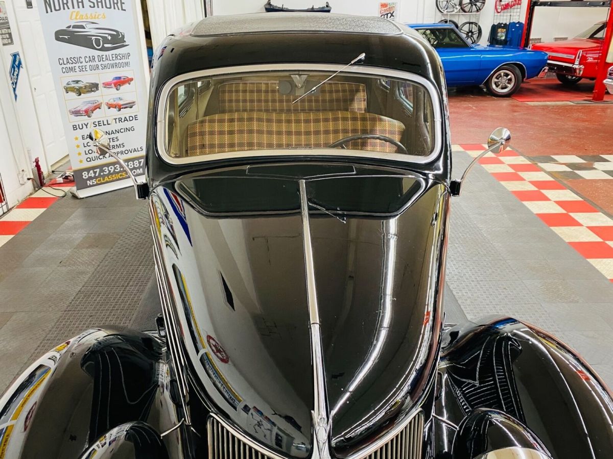 1936 Black Ford Deluxe --