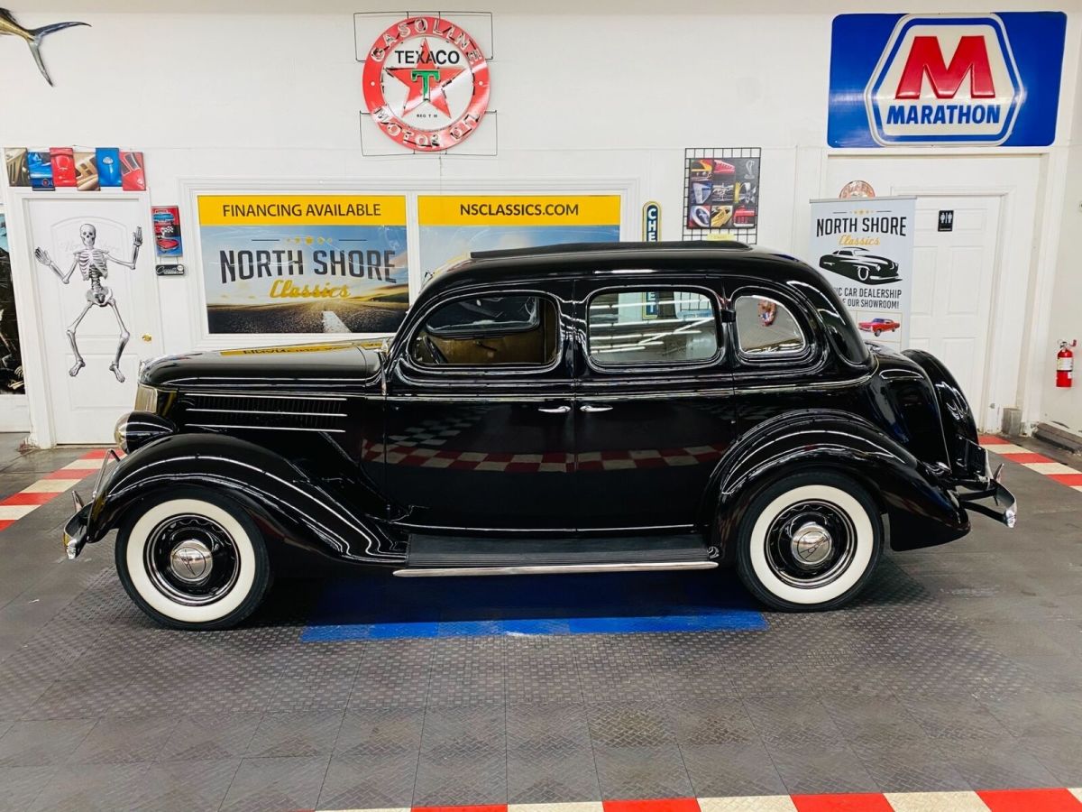 1936 Black Ford Deluxe --