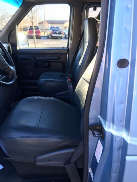 1994 Blue Ford E-Series Van
