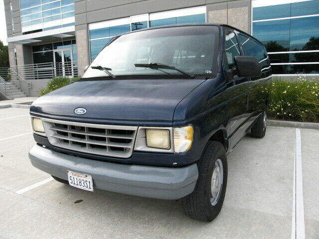 1992 Blue Ford E-Series Van
